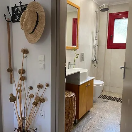 Apartament Cozy 2-bdrm-house With Garden And View, Iii *