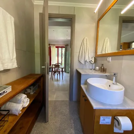 Cozy 2-bdrm-house With Garden And View, Iii Apartament