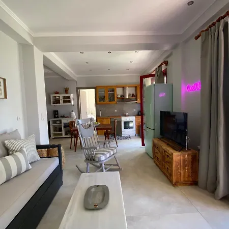 Apartament Cozy 2-bdrm-house With Garden And View, Iii